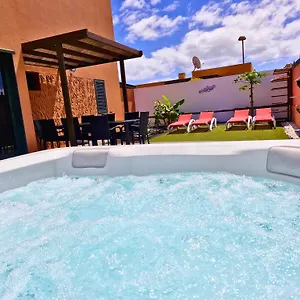 https://7-island-surf-house.in-canary-islands.com